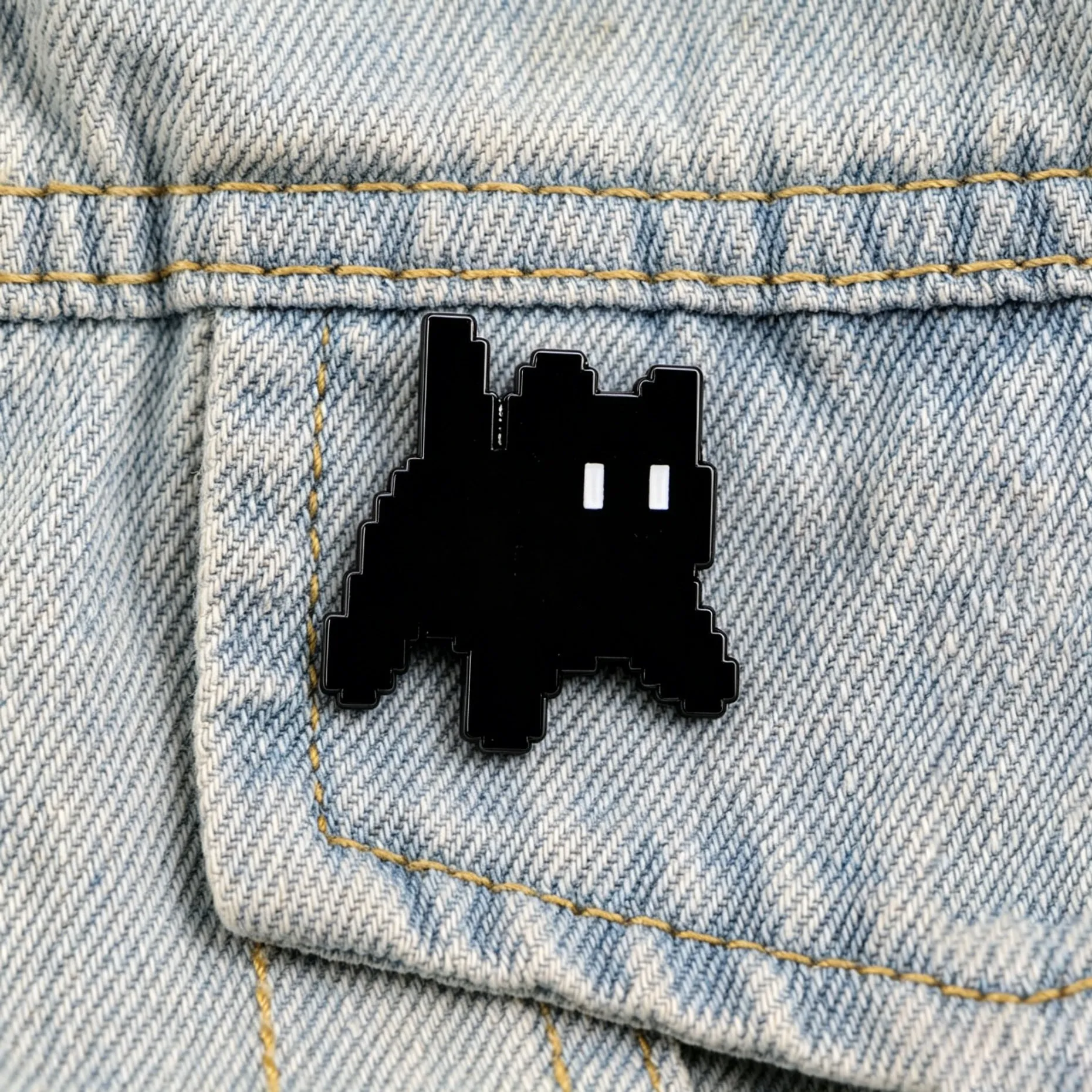 Pixel Animal Enamel Pin Thrilling Black Cat Brooch for Jackets & Backpacks Jewelry Gift For Friends Clothing Decoration