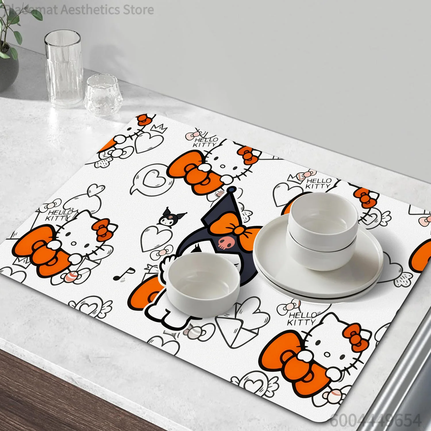 Exclusivo Tapete para Máquina de Café da Série Sanrio, um Item Popular com a Hello Kitty, Adequado para Secar na Cozinha ou como Tapete Decorativo.