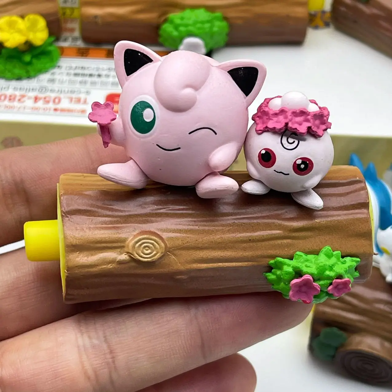 2025 jouets chauds Rement Pokemon amitié bois Pikachu gros Ding Surprise boîte aveugle décoration de bureau cadeau d'anniversaire pour enfants jouet