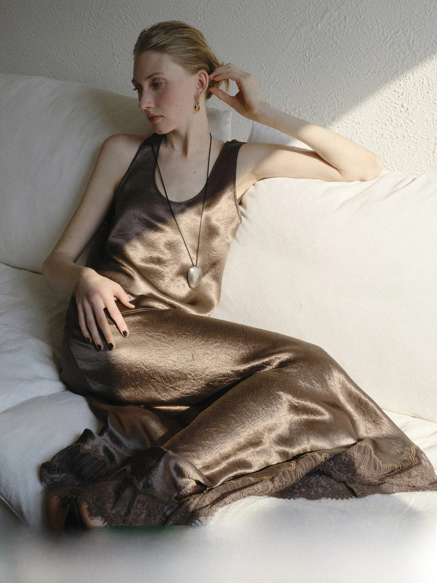 

Комплект Mogas Luminous Paper Person: Жилет из 100% ацетата класса люкс с U-образным вырезом и кружевная юбка. Весенняя повседневная женская юбка.