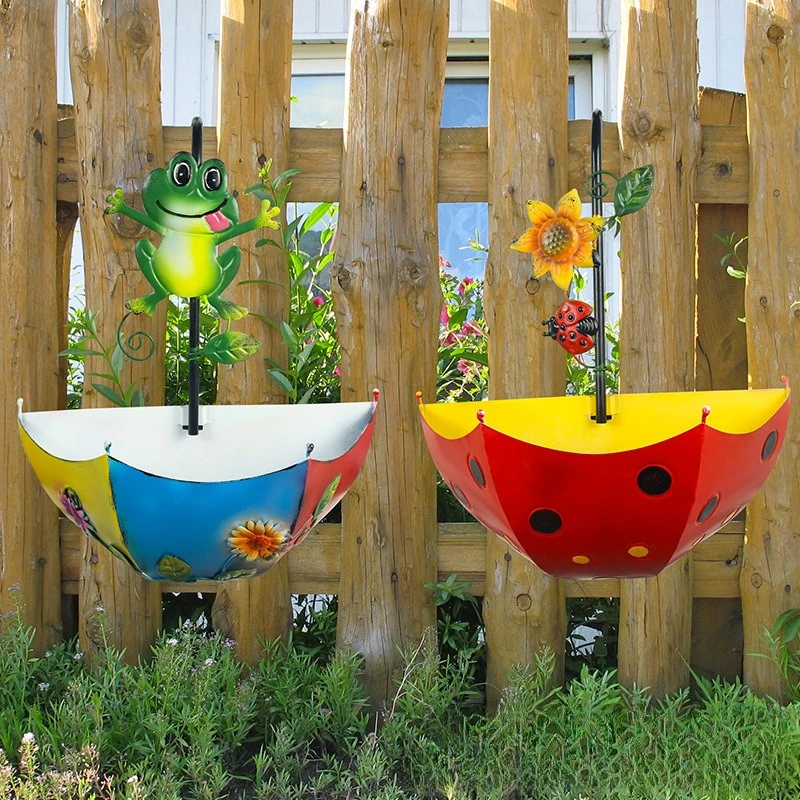 Metal Wall Planter Umbrella Hanging Planter Cute Frog Cartoon Vibrant with Drainage Ventilated  Hanging Flower Pot Fence Decor