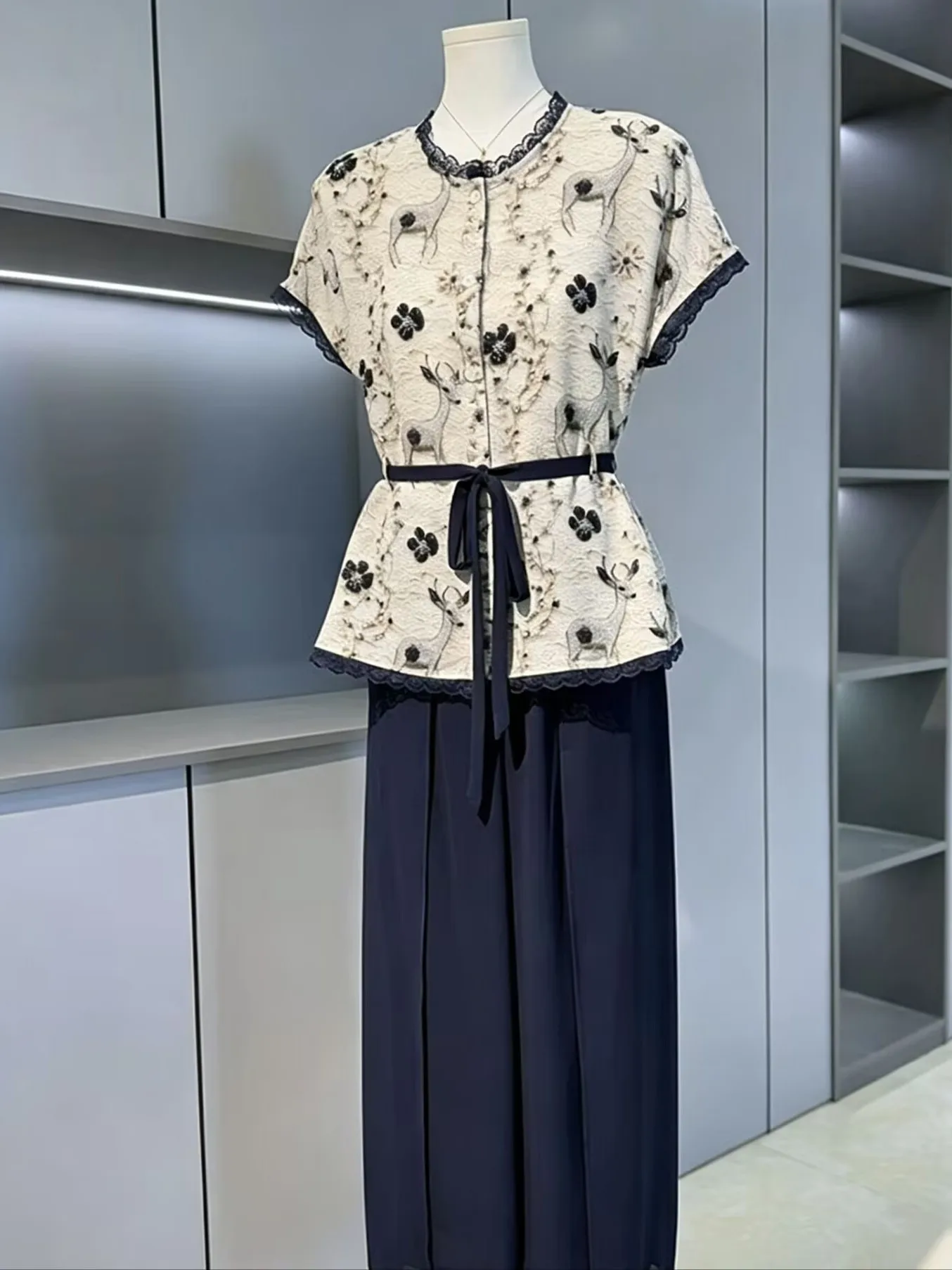 

Elegant Two-Piece T-Shirt Set Short Sleeve Mid-aged Mom Summer Wear Traditional Chinese Style round Neck Pullover And Nine-Pi...
