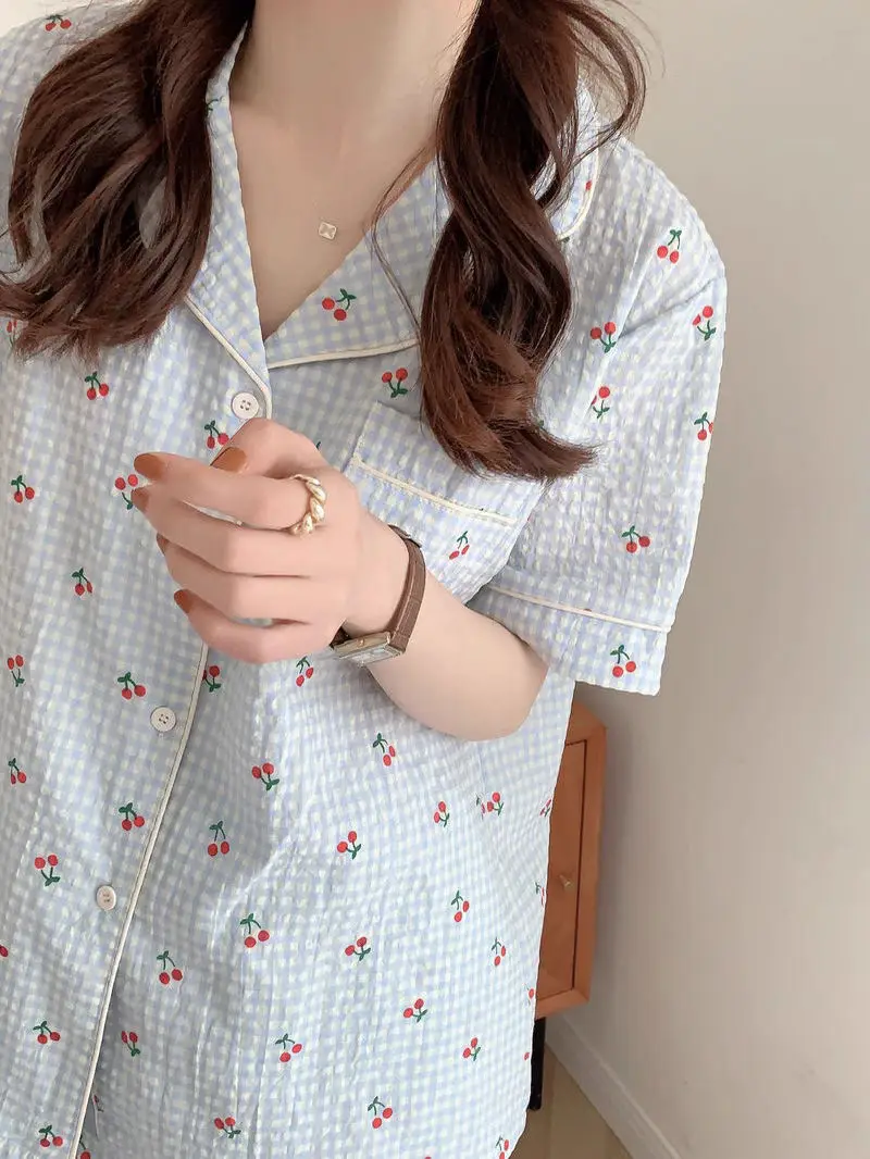 

Летний домашний комплект из двух предметов для женщин: удобная тонкая одежда, которую можно носить на улице, с короткими брюками, для студентов.