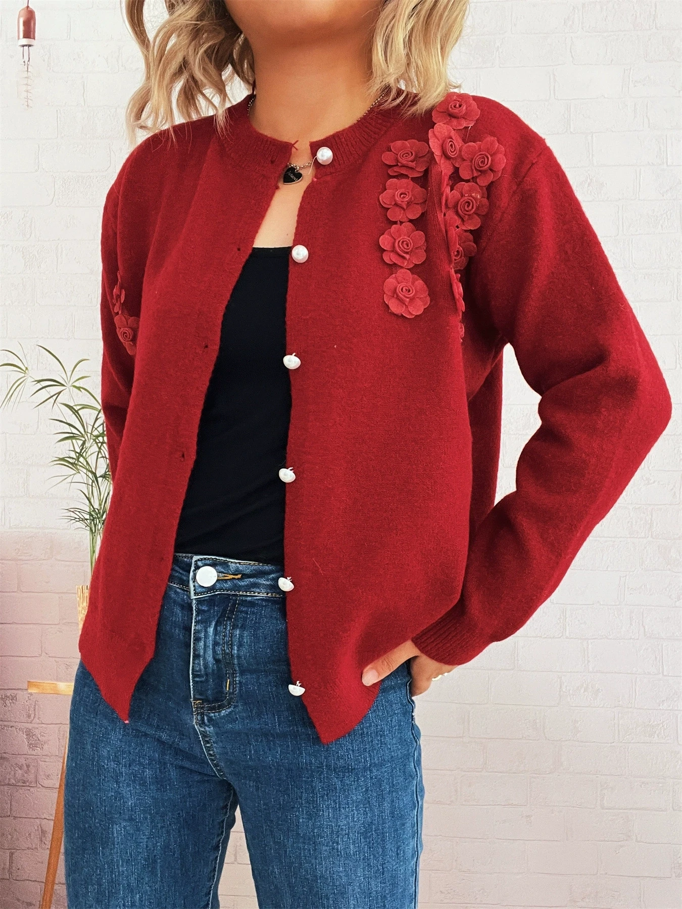 

Новый осенне-зимний вязаный вязаный свитер на пуговицах с объемным цветочным декором, кардиган, простая маленькая куртка