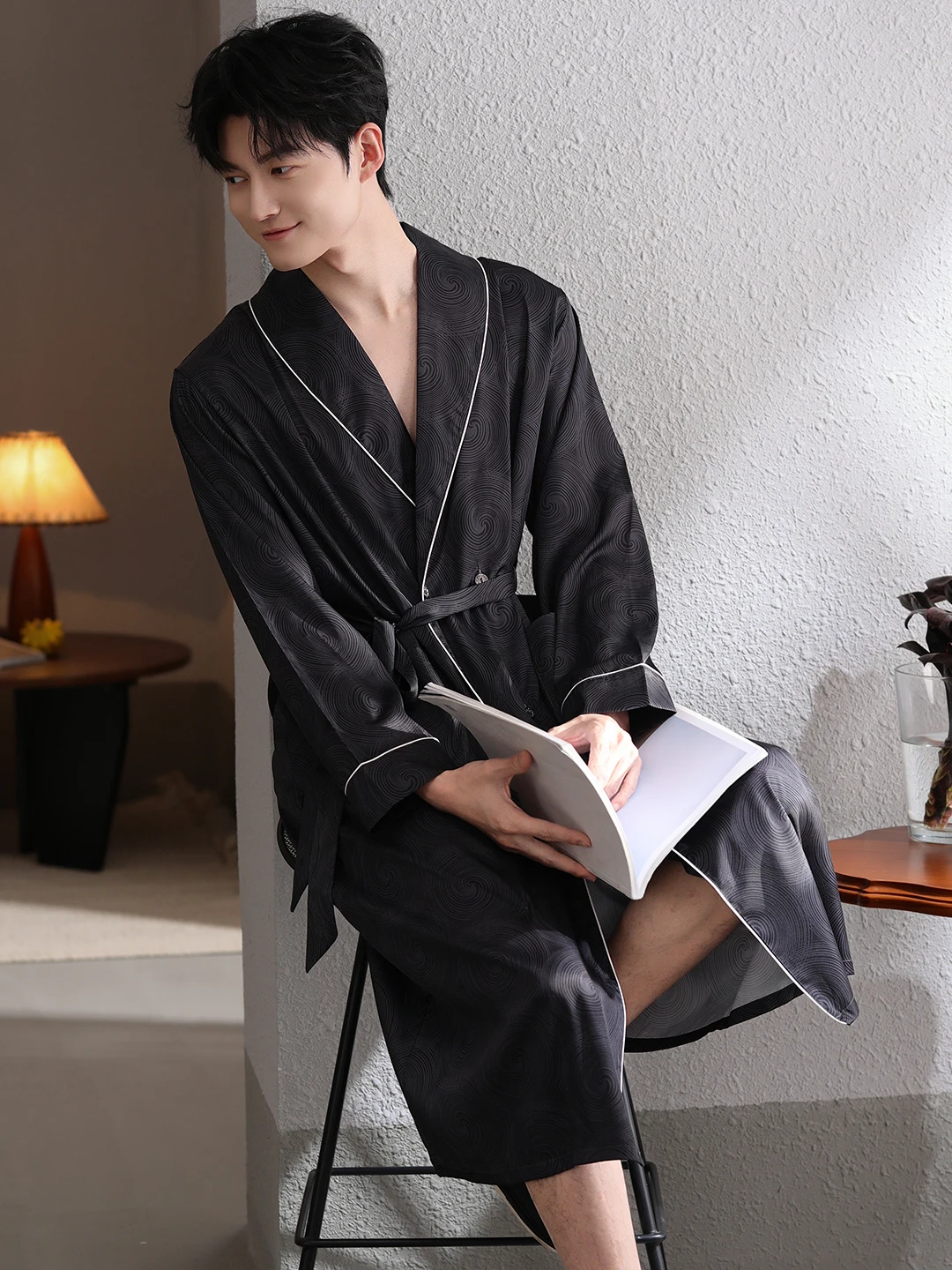 peignoir-confortable-en-soie-glacee-pour-homme-manches-longues-pour-usage-domestique-sensation-de-fraicheur-dans-une-piece-climatisee-vetement-de-maison-en-soie-simulee-printemps-a