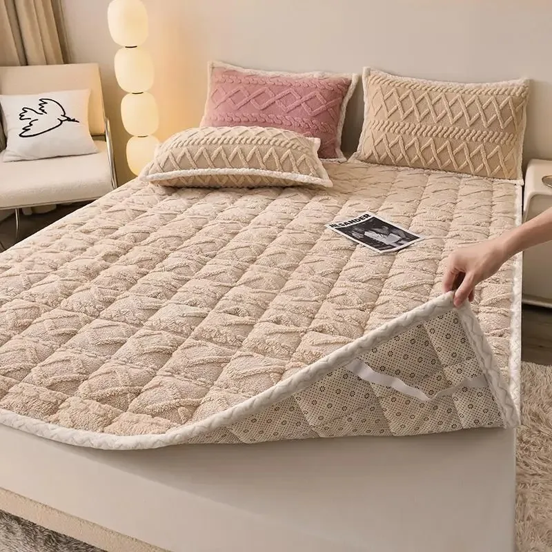 Lamb Velvet Warm Mattress Autumn Winter Bed Pad Thicken Skin-friendly Quilted Pads Soft Comfortable Warmth Bed Mat Bedsheet