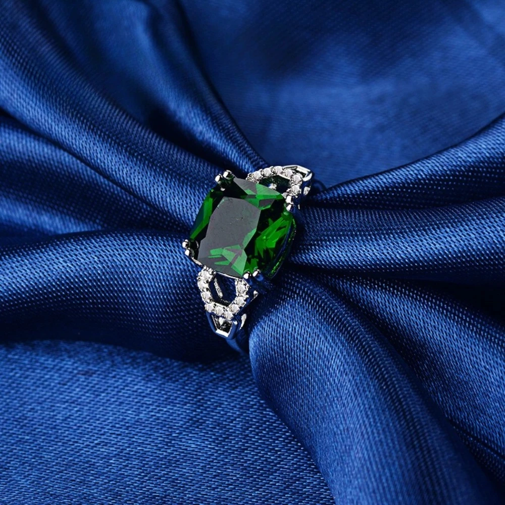 Damenring aus 925er Sterlingsilber mit blauem Saphir, farbigen Rubinen und Smaragden als Inlay – elegantes Schmuckstück. – Detail 1