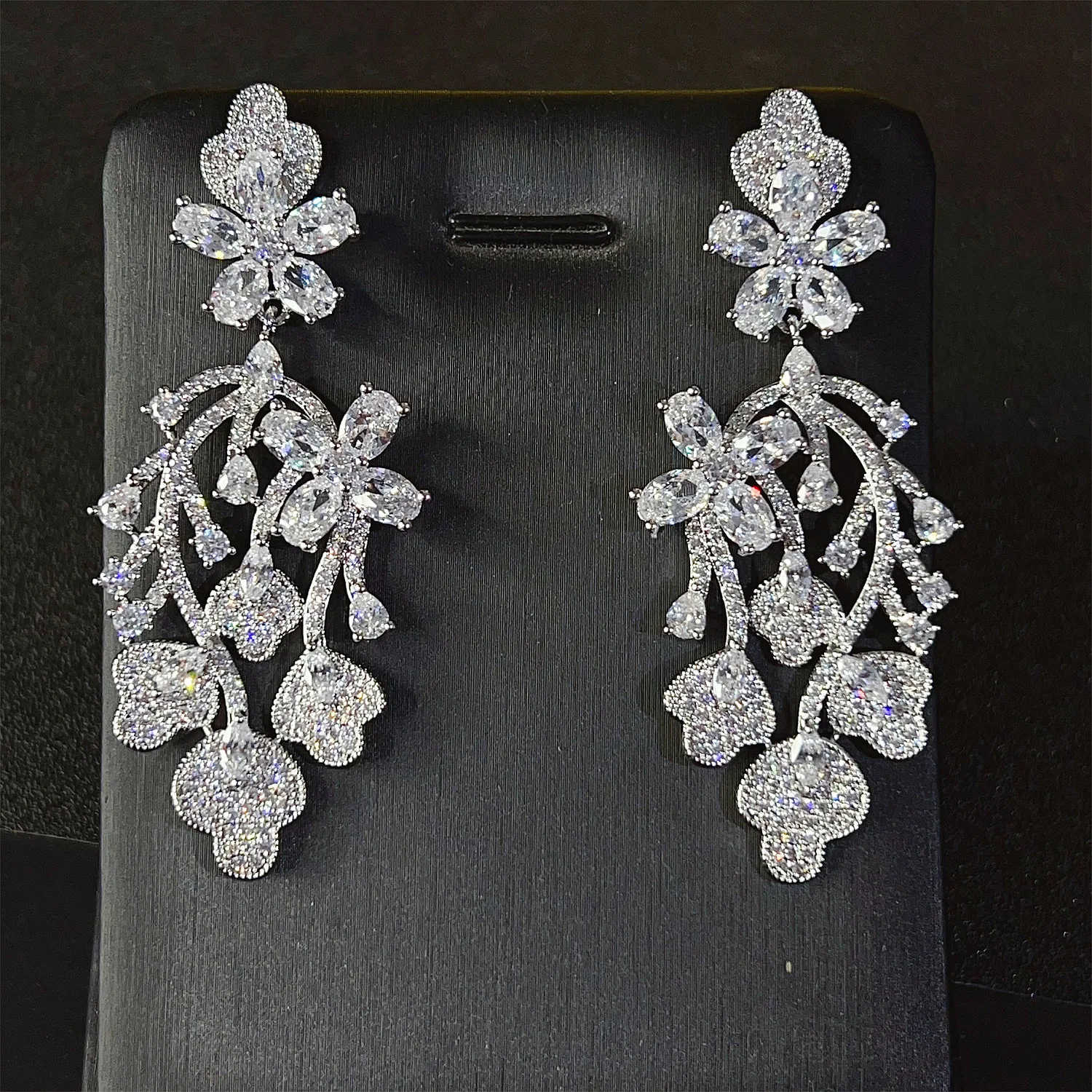 

New Silver color Bright Q Flower Drop Earrings Women's Dress Accessories Jewelry Suitable for Wedding Holiday Ball Gift E347