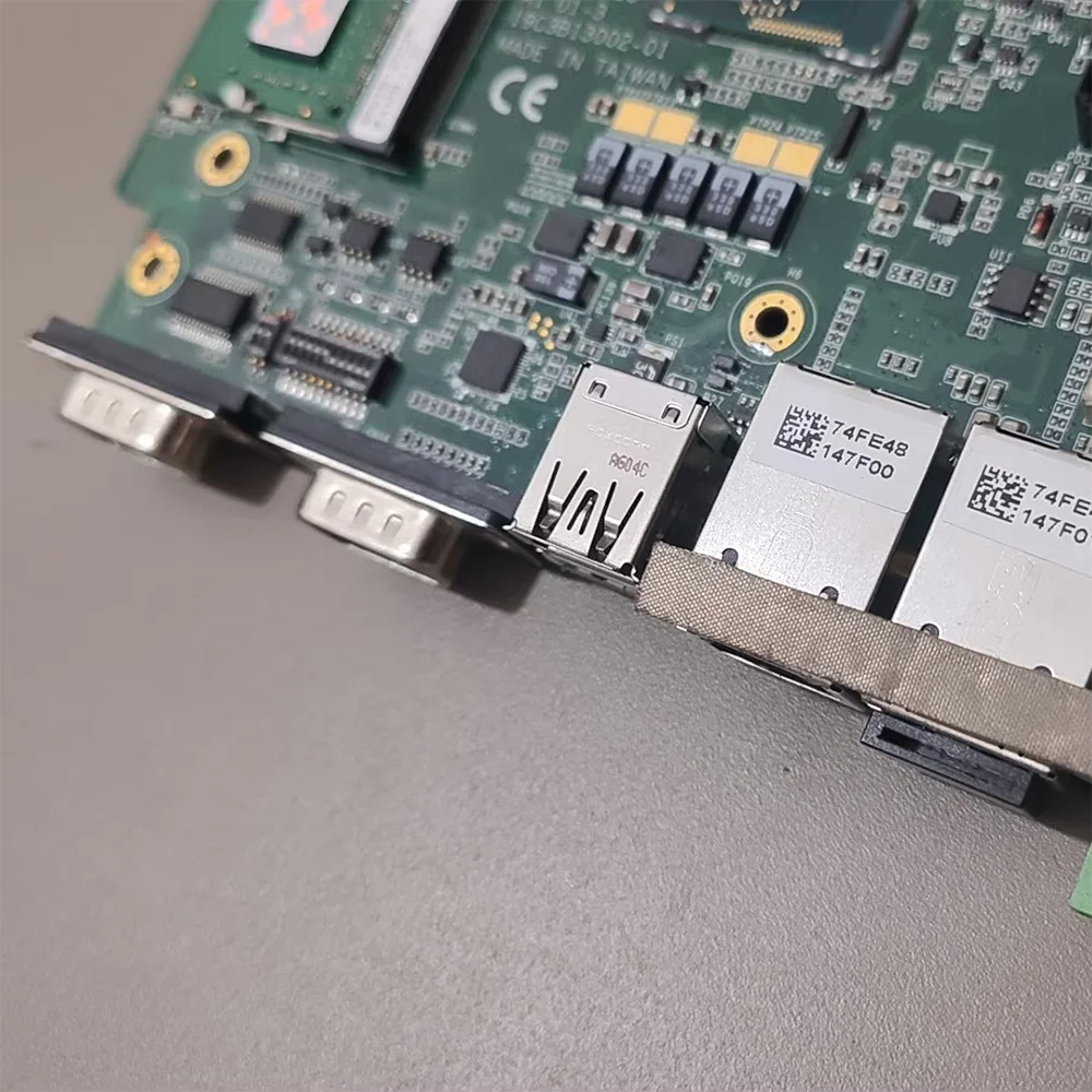 

TPC-1251T/1551T EAMB-1130 A1 01-3 Промышленная материнская плата для сенсорного компьютера с интегрированным управлением