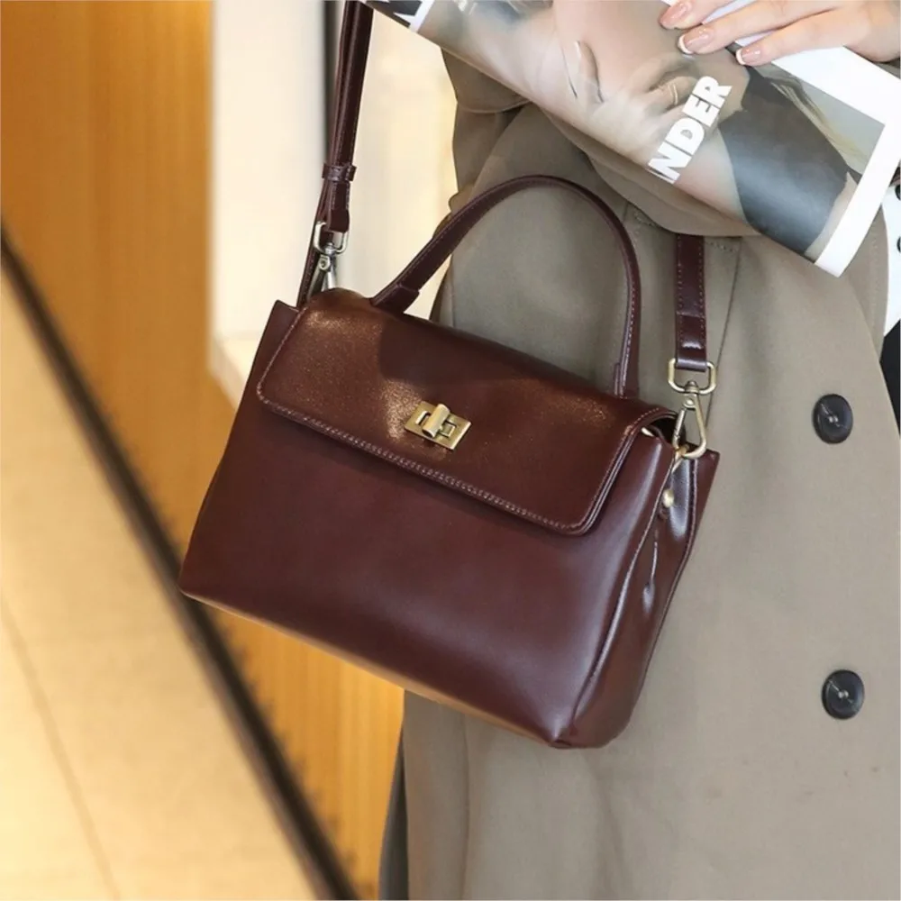 

Retro luxury cowhide women's bag 2026 new style temperament trend leather shoulder bag commuting versatile handbag for women