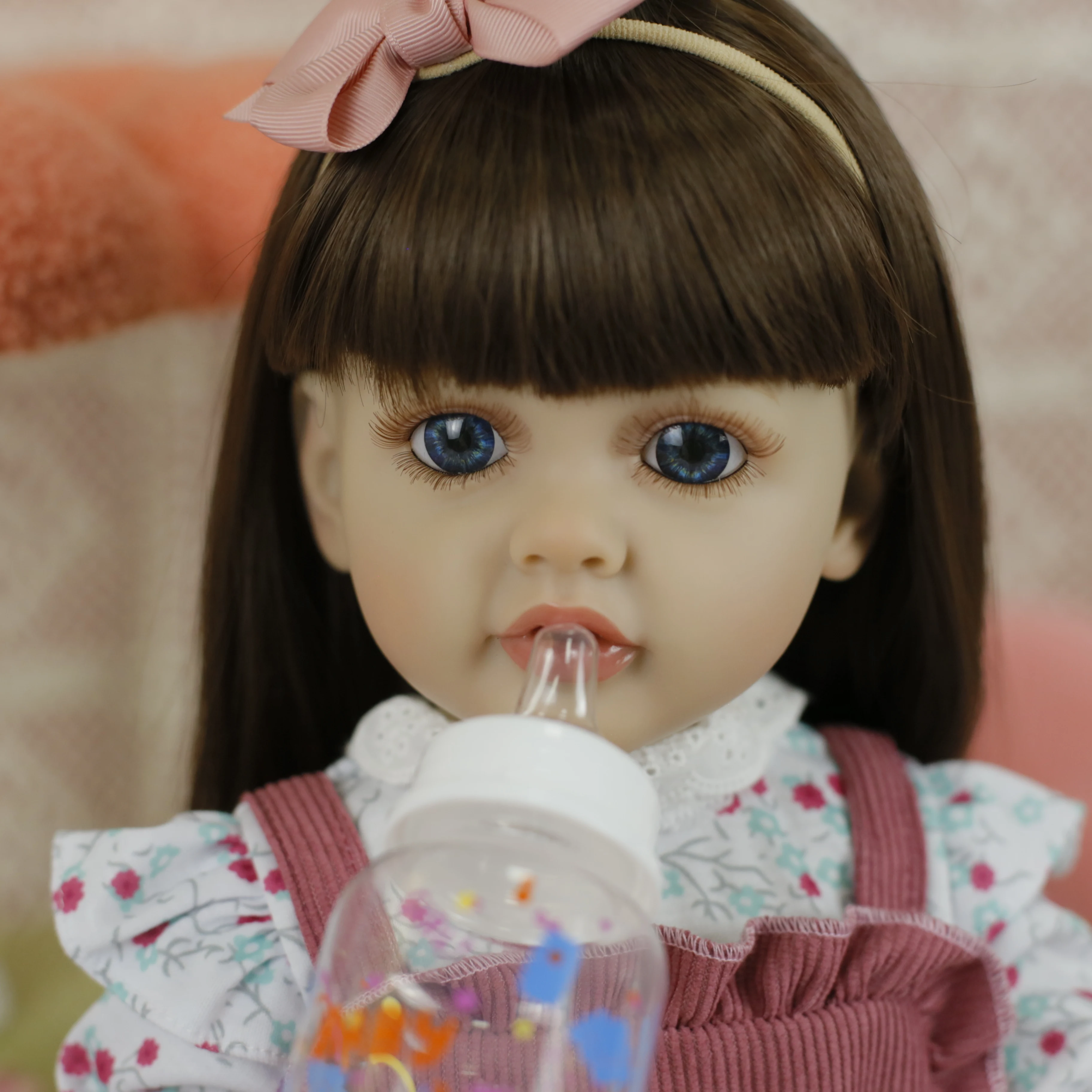 22인치 리본 유아 여자아이 인형 두두 부드러운 실리콘 전신 비닐 실물 같은 신생아 갈색 머리 크리스마스 선물 (여아용)