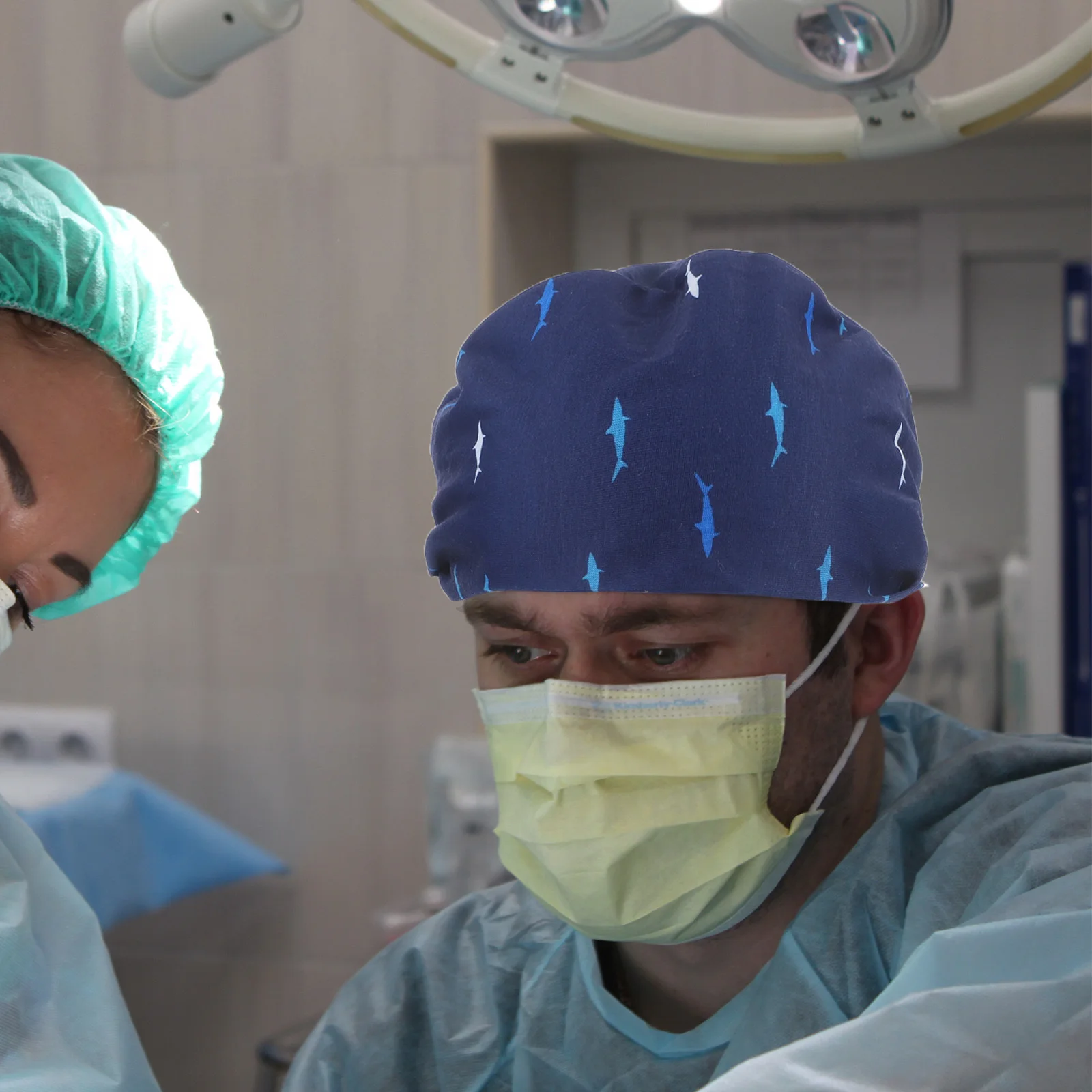 Gorro quirúrgico con patrón de dibujos animados para hombre y mujer, gorro transpirable con adsorción del sudor, gorro de médico y enfermera, ajuste cómodo, diseño ergonómico, 1 Uds.