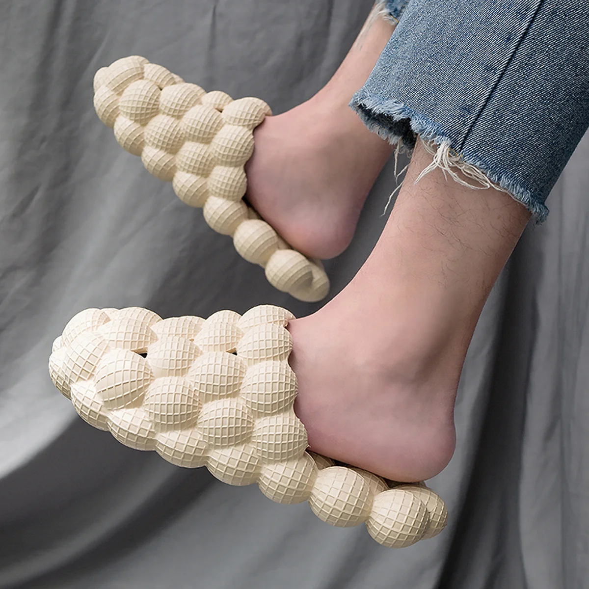 

1Pair Massage Sole Slippers Summer Personality Bubble Sandals Breathable Non-Slip Indoor Household Sandals Soft Comfortable