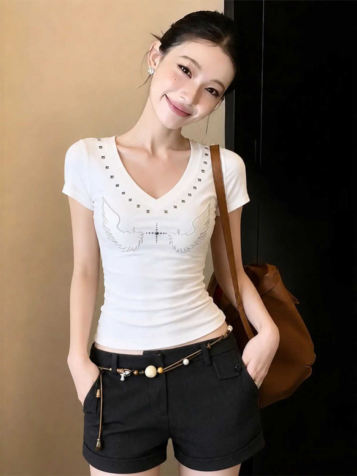 American Style Spicy Girl Wing Embroidery Rivet V-neck Short Sleeve T-shirt Women's Summer Design Slimming Small Top