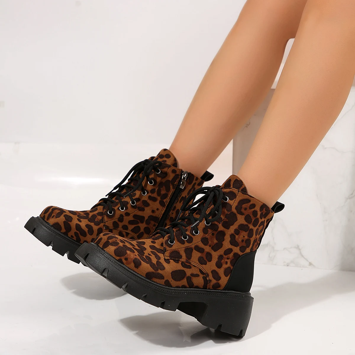 Botas femininas de plataforma com estampa leopardo, sapato redondo, cores misturadas, prova d'água, nova moda