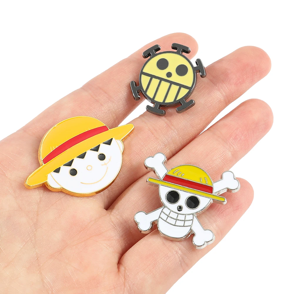 Cartoon Cute One Piece Luffy Wearing Straw Hat Skull Head Metal Enamel Brooch Personality Badge Pin Jewelry Fan Gift Accessories