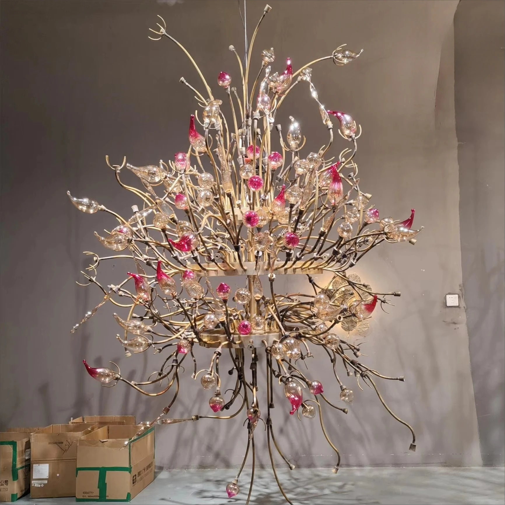 Modern luxury hotel, villa lobby floor lamp tree branch glass with LED light source non-standard project