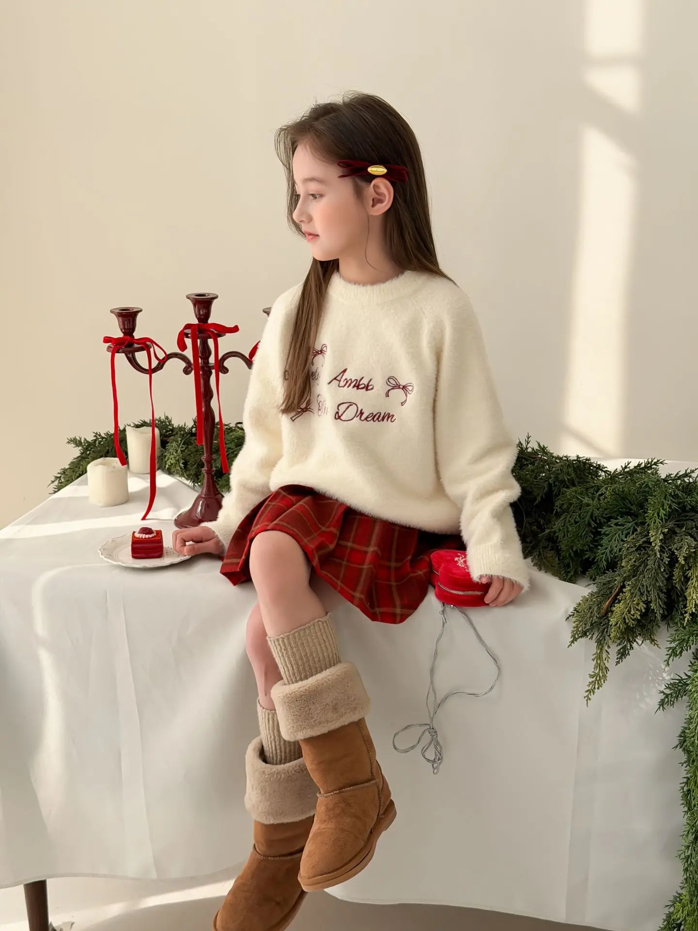 2025 Korean Version of Baby Girl's Round Neck Sweater Anti-pilling Imitation Mink Velvet Embroidered Letter Sweater Boutique