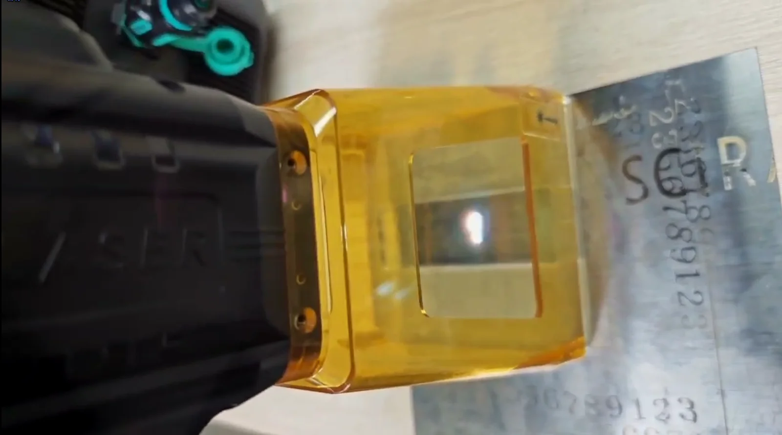 

Портативный волоконный лазерный маркиратор 20 Вт / 30 Вт с питанием от сети/беспроводной (на литиевой батарее) для гравировки металла, стали, бирок для собак, резьбы