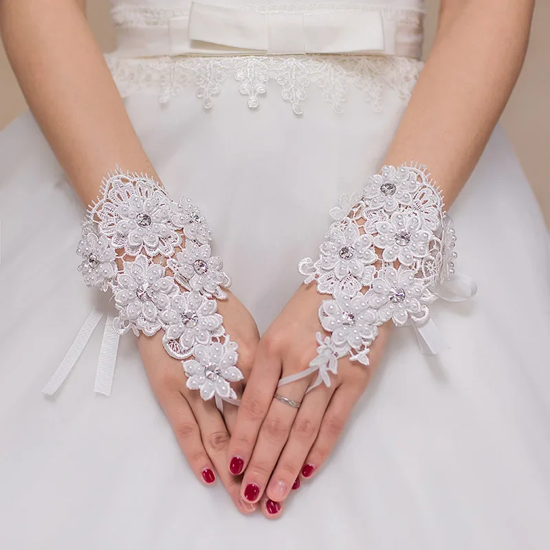 Elegant Beaded Lace Short Wedding Bridal Gloves 2020 Fingerless White Bridal Accessories Mariée Robe