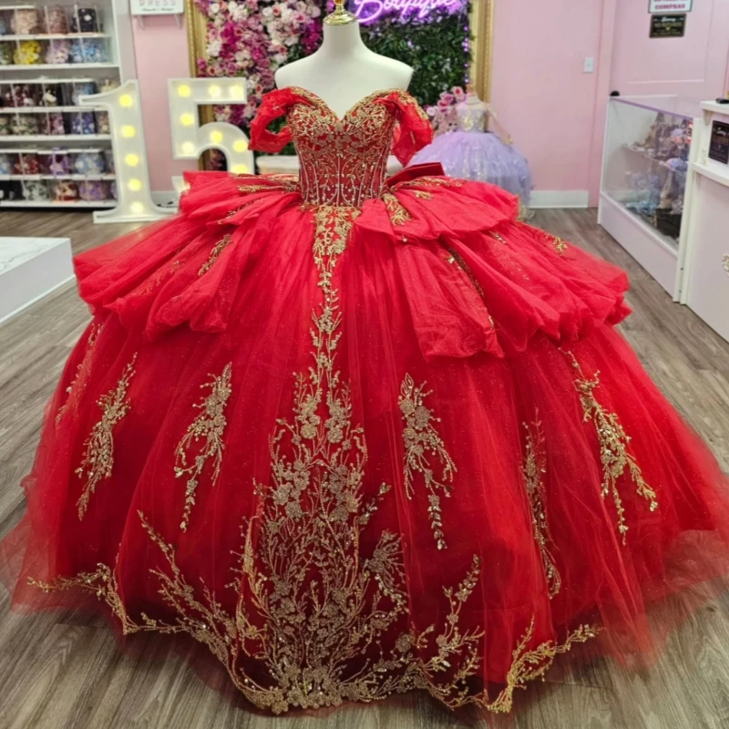 فساتين Quinceanera الحمراء قبالة الكتف الذهب زين الدانتيل الديكور كريستال القوس تول مشد حفلة عيد ميلاد الحلو 16 فستان Vestid #1
