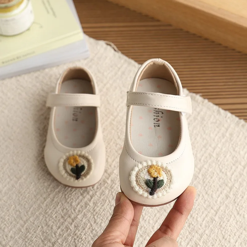 2026 New Toddler Girls Mary Jane Shoes Embroidered Flower Children's Party Dress Flat Shoes Elegant Kids Ballet Leather Shoes
