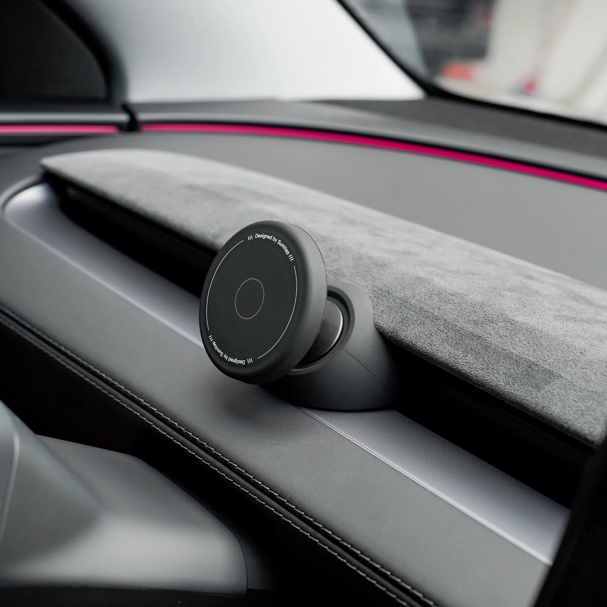 Versteckte magnetische Handyhalterung für die Mittelkonsole des Tesla Model 3 Highland Model Y YL Juniper, coole, modische Navigationshalterung – Detail 8