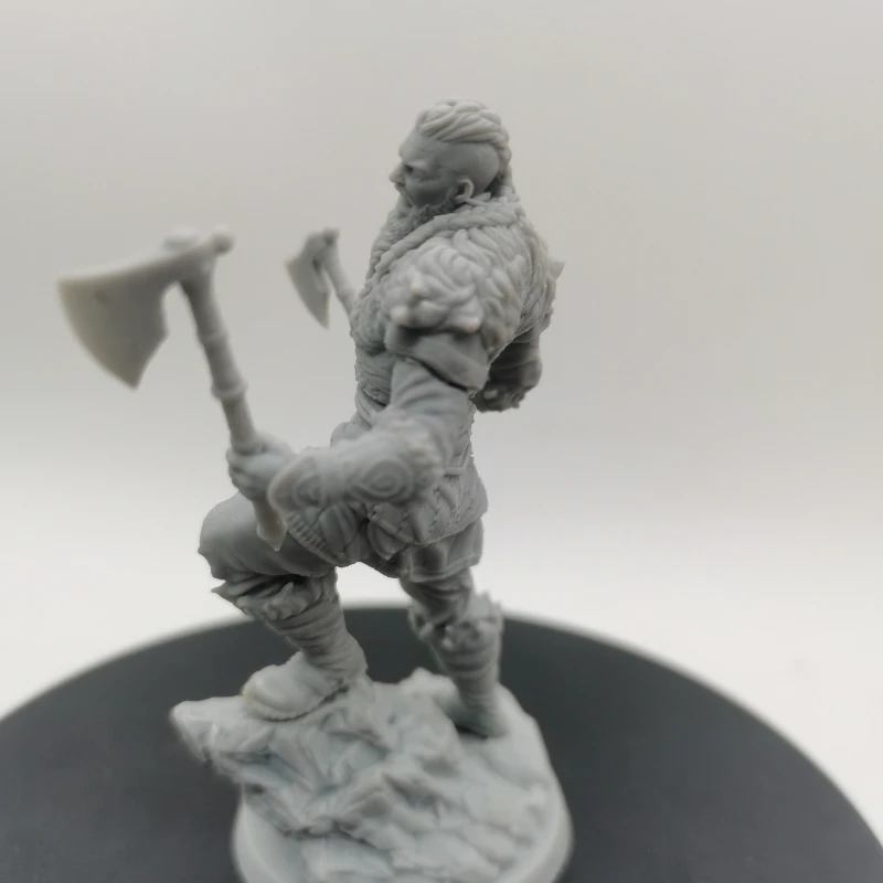 Resin Figure Ancient Two Axe Warrior 1/24 Scale  Diy  Assemble Model Kit Unassembled Diorama and Unpainted Statuettes Toys