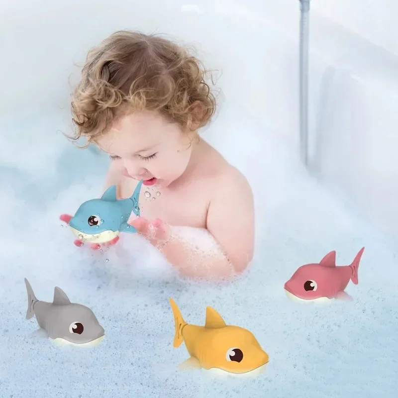 Toddler Bath Toys Cute Cartoon Swimming Shark Clockwork Wagging Tail Rotating Device Beach Baby Bath Tub Wind Up Toy