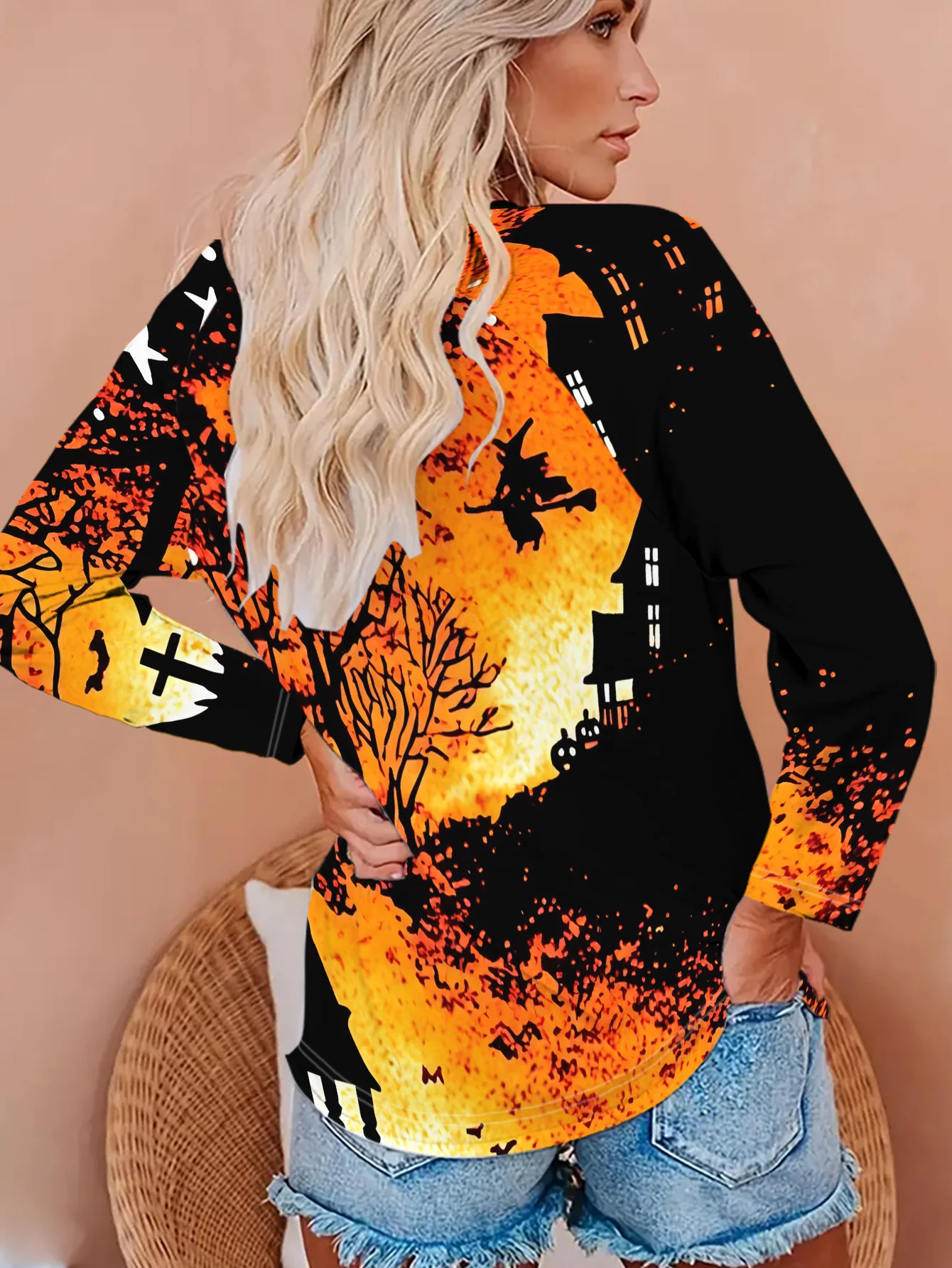 New Women Round Neck Long Sleeve T-shirt Halloween Witch Haunted House Street Print Casual Top Spring Autumn Ladies Daily Wear