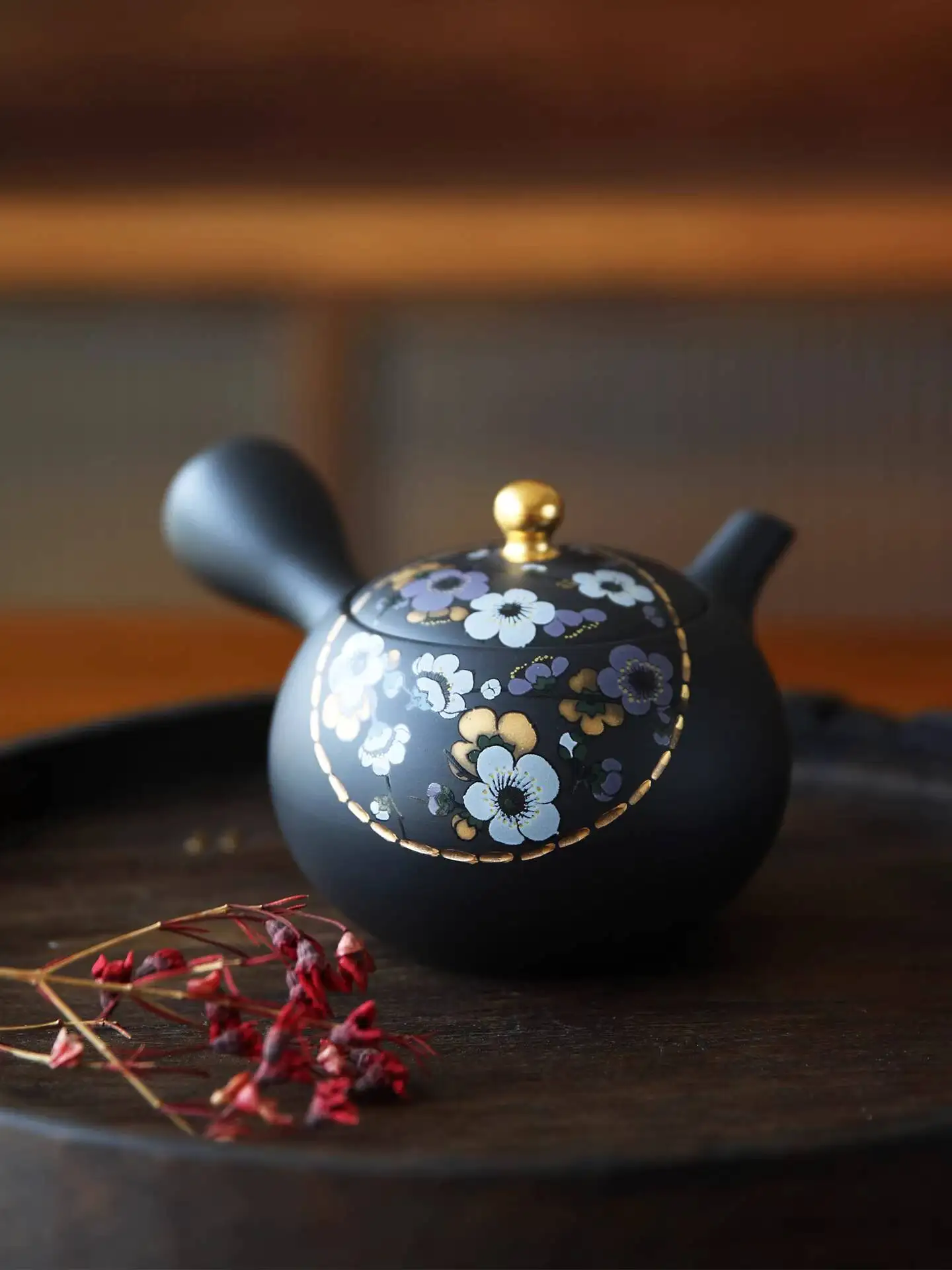 In Stock Japanese Imported Tokoname Koi-Ei Kiyoshi Handmade Gold-Topped Cherry Blossom Black Clay Horizontal Handle Teapot Tea