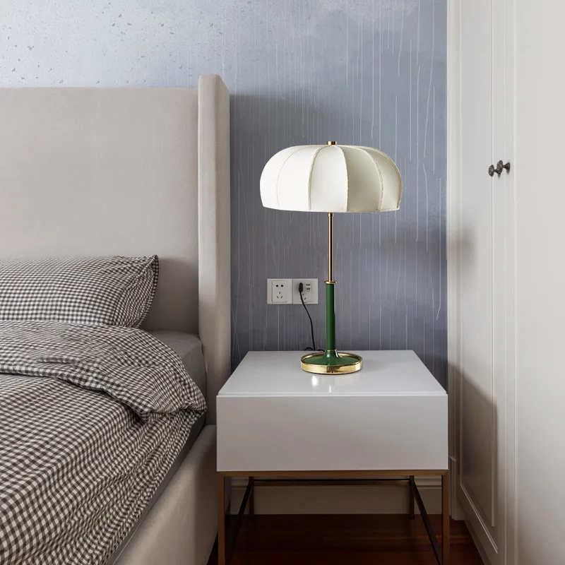 Lampada da tavolo contemporanea abra lampada da tavolo a LED moda creativa tipo ombrello luce per la decorazione del comodino della camera da letto del soggiorno di casa