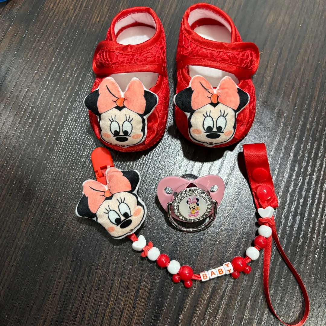 

Обувь для новорожденных и детская пустышка с мультяшным рисунком, полный пылезащитный чехол и прочная цепочка, безопасный для кожи сосок для успокоения новорожденных.