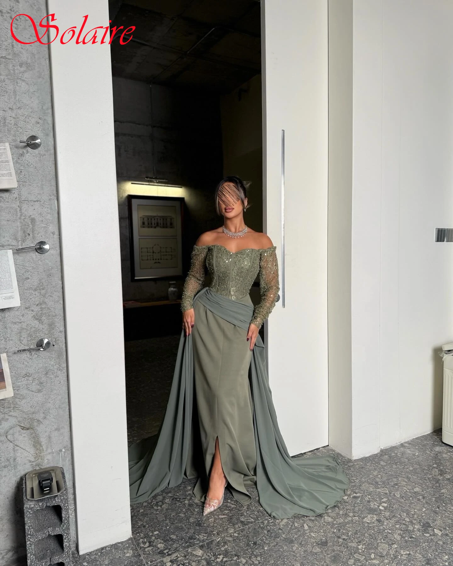 ชุดราตรีคอตรงแบบเรียบหรู แขนสั้น ดีไซน์พิเศษ งานตัดเย็บคุณภาพสูง สำหรับโอกาสพิเศษ ชุดออกงานแฟชั่นสุดประณีต