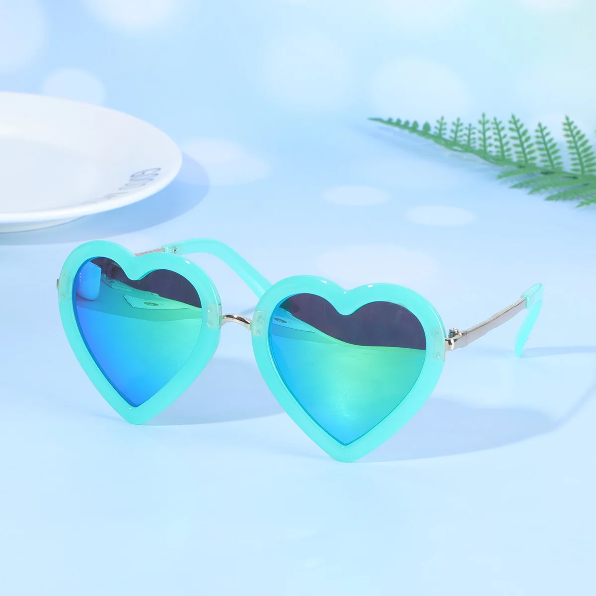 

Stylish Heart Eyewear Green Shatterproof Lightweight Sun Glasses for Valentine's Day Gift Women's Fashion Accessory Dance Party