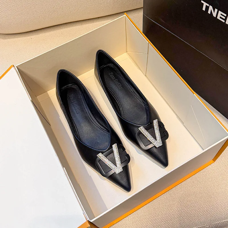 

Designer New Women Flat Shoes Beautiful Crystal Slip-on Loafers Girl Pointed Toe Boat Shoes