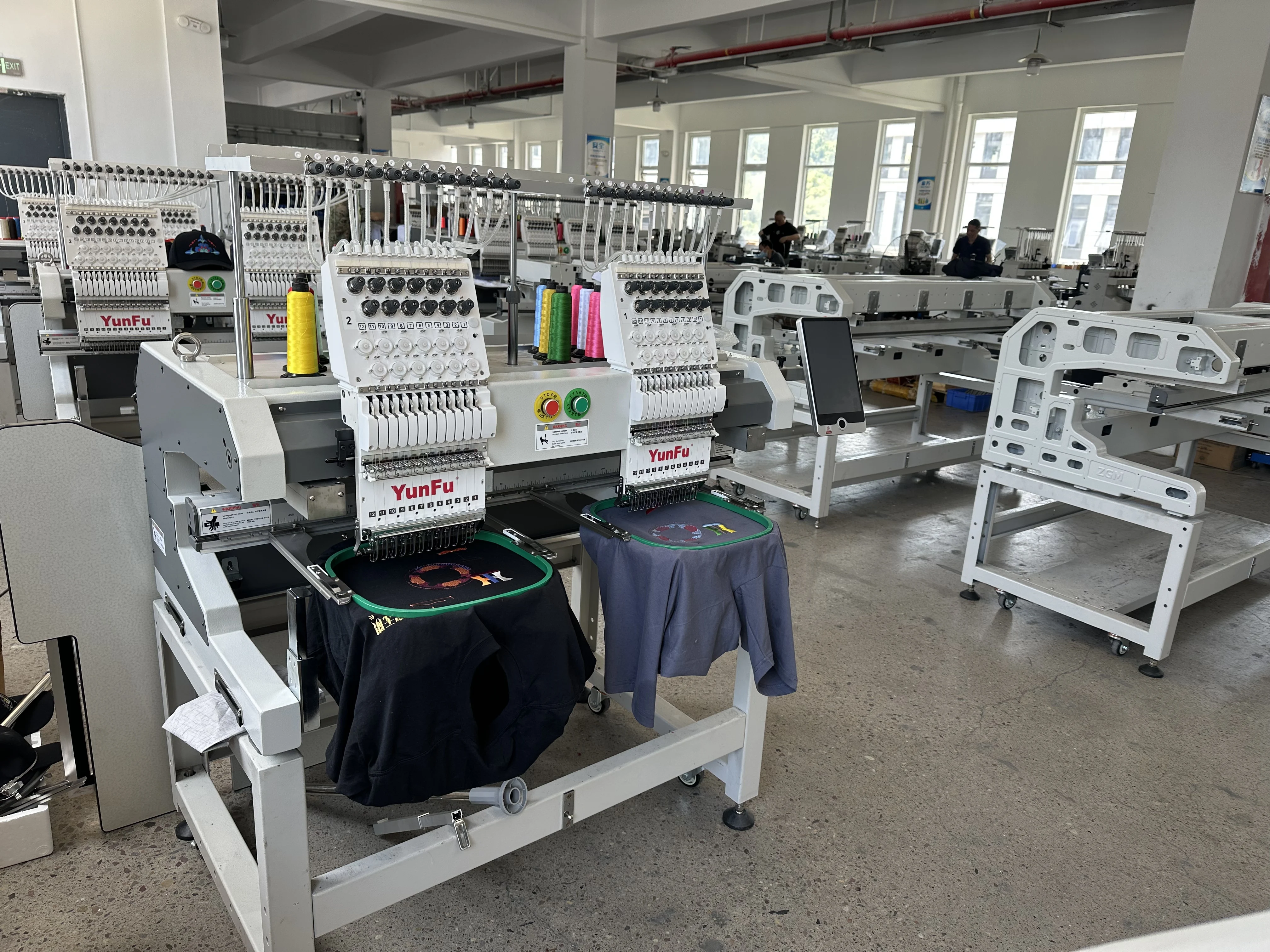 High Quality 2 Heads 15 Needles Automatic Computerized Cap Embroidery Machine for Use in Garment Factories