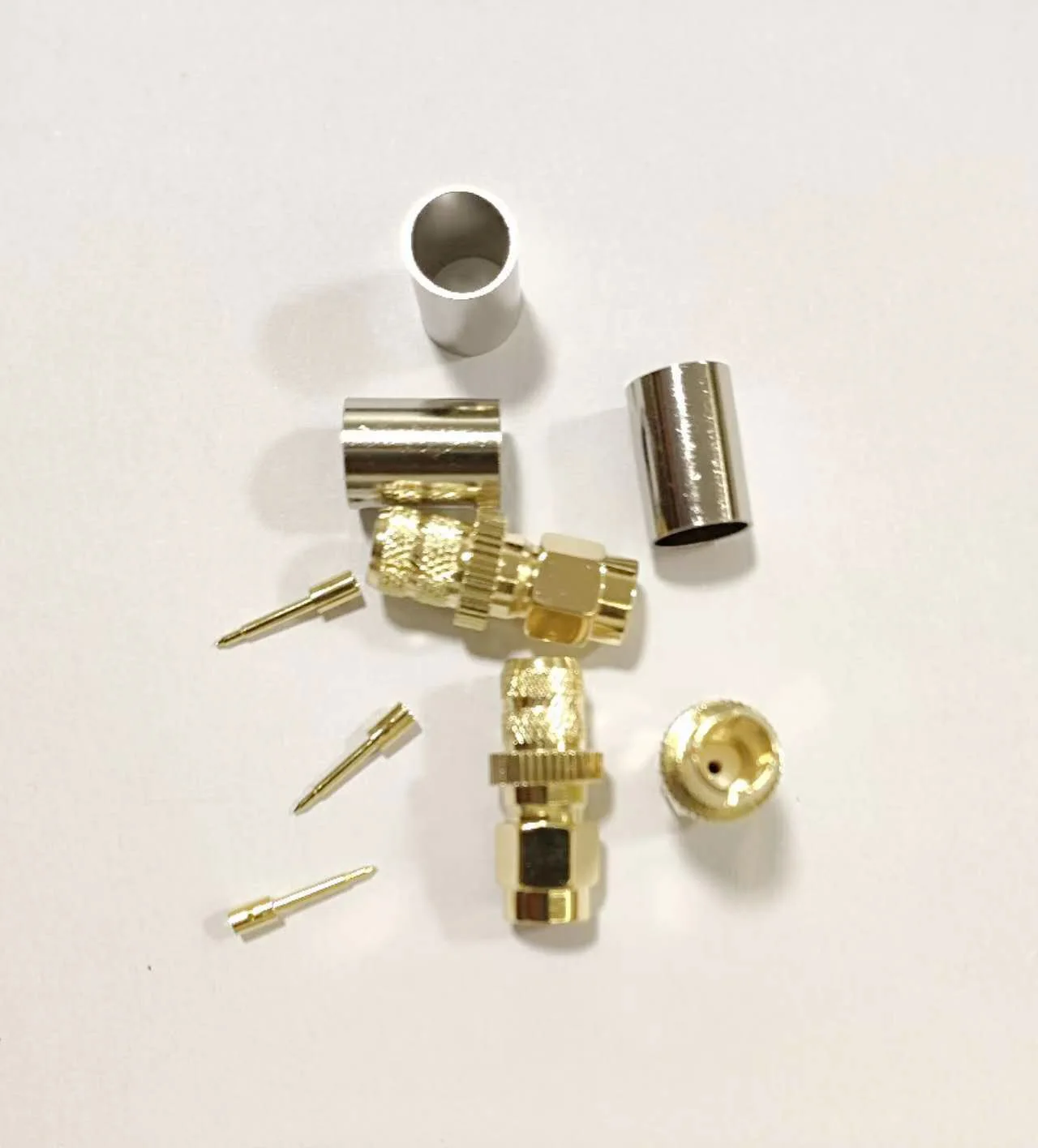 100ชิ้นSMAชายเสียบ(หญิงขา)จีบRFเชื่อมต่ออะแดปเตอร์สําหรับRG5 RG6 5D-FB LMR300 SMA-J-5สาย