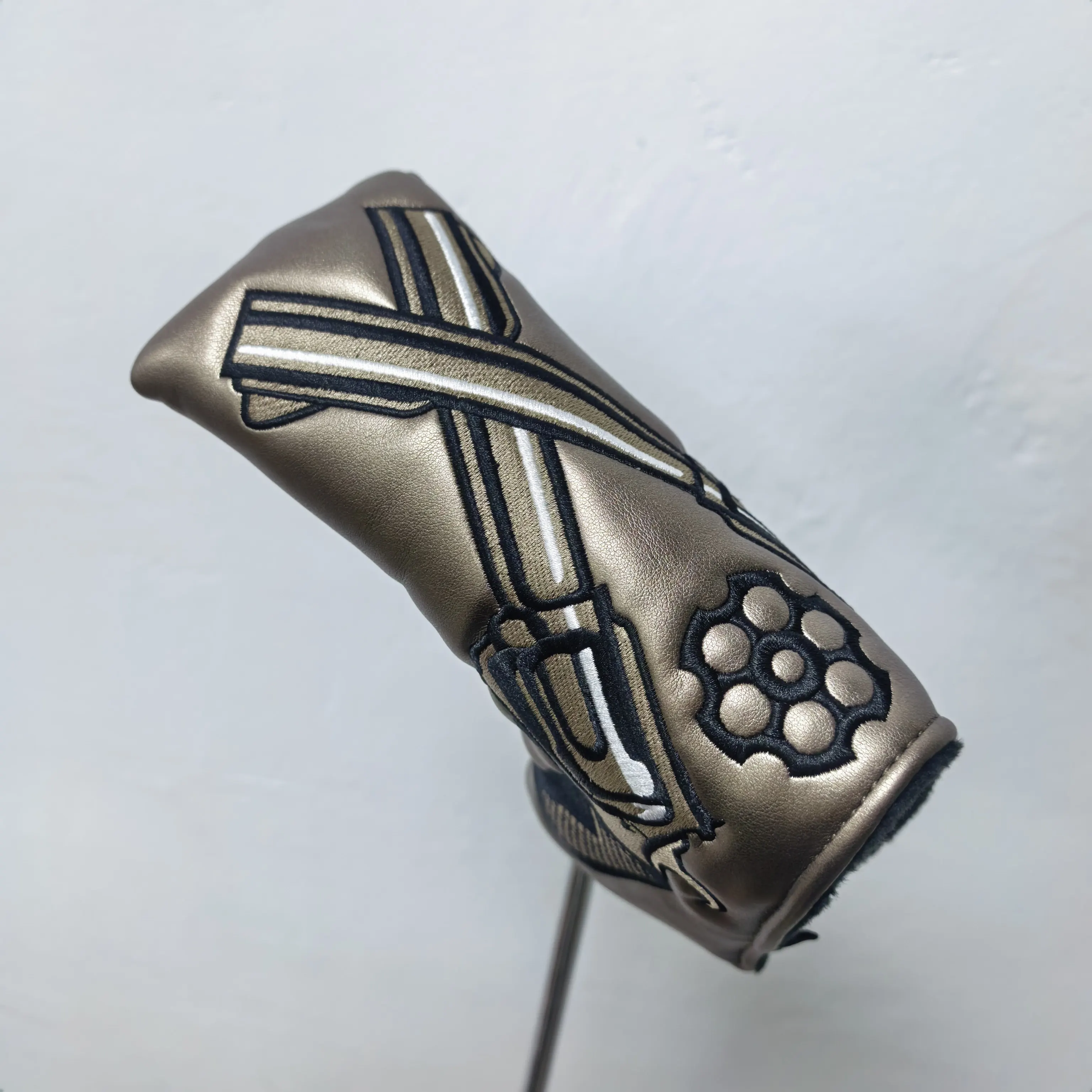 قطعة واحدة من غطاء الرأس لمضرب الجولف، مادة PU مقاومة للماء، إغلاق مغناطيسي، لمسة نهائية بنية، مصممة لمضارب الشفرات #2