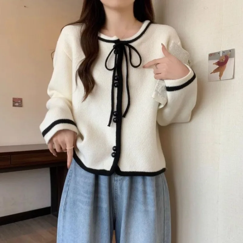 เสื้อสเวตเตอร์ไหมพรมสไตล์จีนใหม่ เสื้อสเวตเตอร์ผู้หญิงแบบผูกเชือก กลิ่นหอมอ่อนๆ เสื้อคลุมคาร์ดิแกนหลวมๆ สไตล์ใหม่สำหรับฤดูใบไม้ผลิและฤดูใบไม้ร่วง