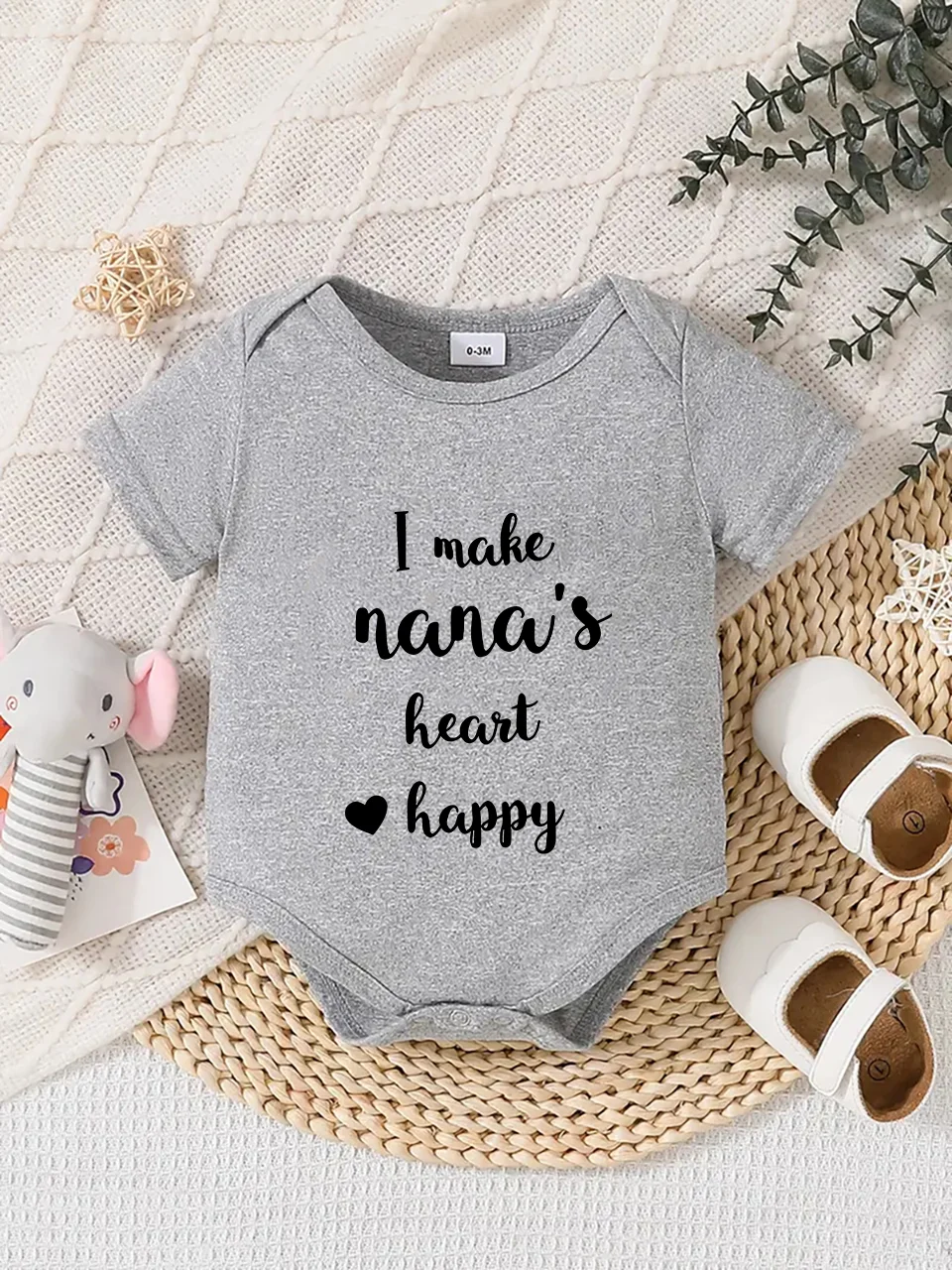 Baby short-sleeved triangle bodysuit, fun letter print, button design, easy to care for, suitable for new parents.