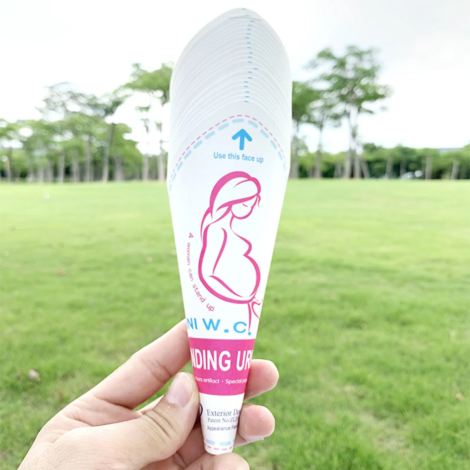 Disposable Female Urinal Pee Funnel Female Urinal Foolproof Women Standing Pee Funnel for Pregnant Wounded Travel Camping