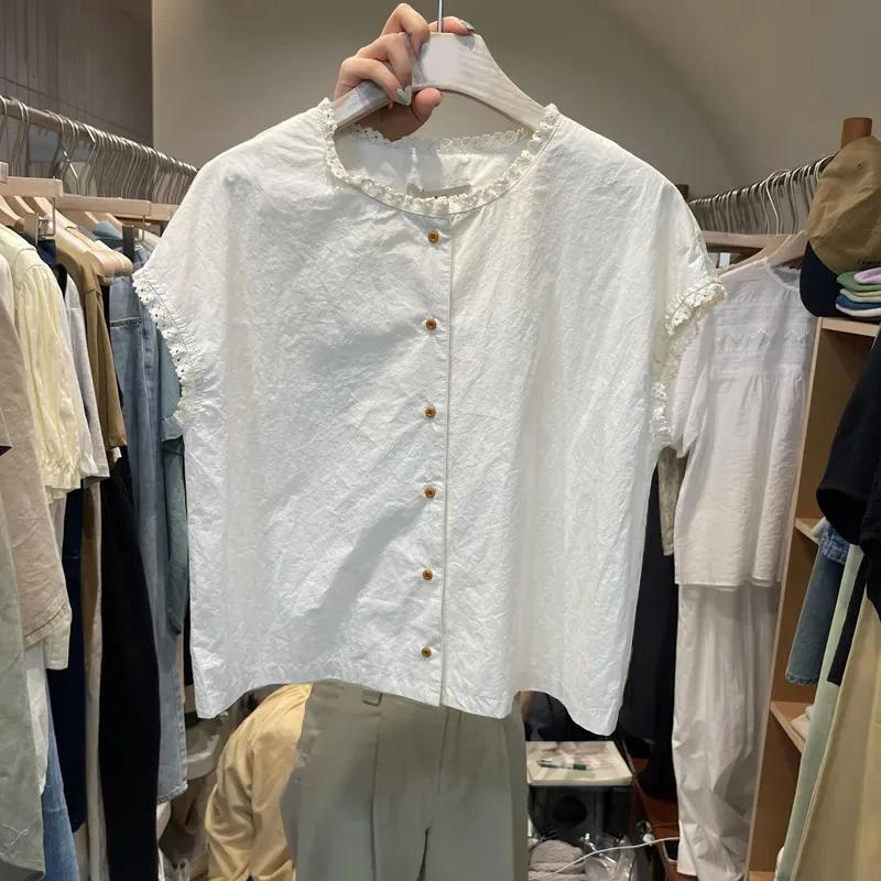 

Женская белая блузка с кружевной отделкой и круглым вырезом, повседневная, свободного кроя, на пуговицах, с коротким рукавом