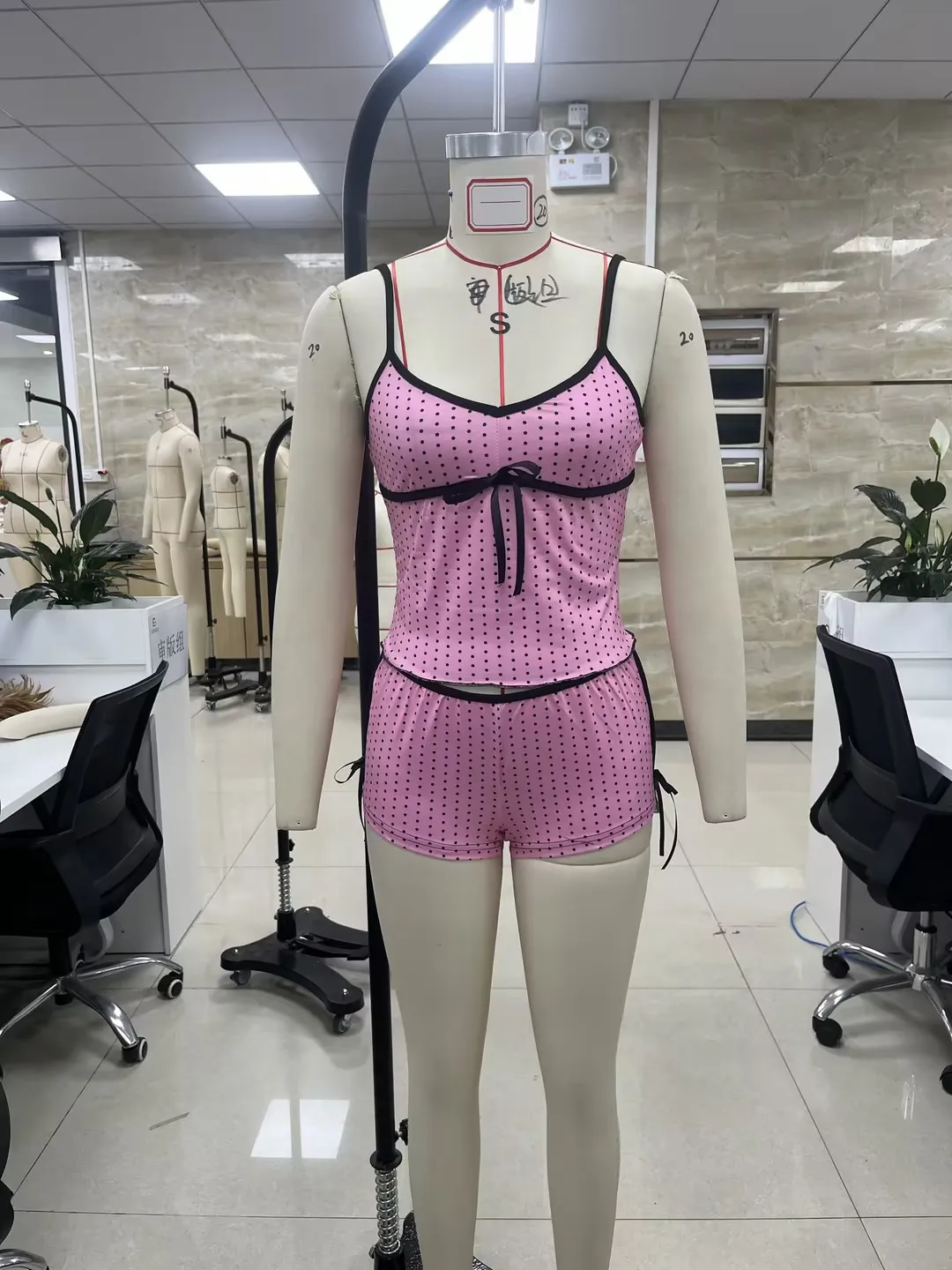 

Women's 2 Piece Lounge Outfits Sleeveless V Neck Dot Print Cami Tank Tops Shorts Sets