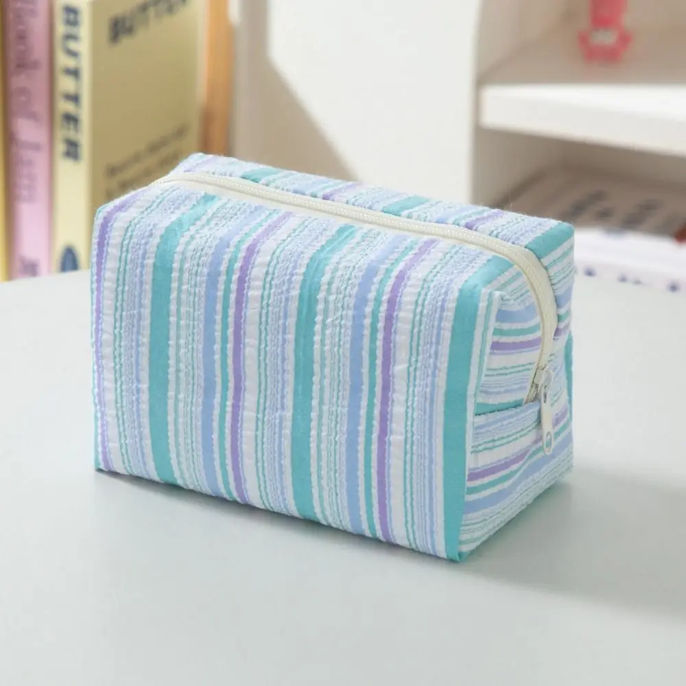 Large Capacity Striped Makeup Pouch Lightweight Striped Design Cosmetic Bag Multifunctional Seersucker Material