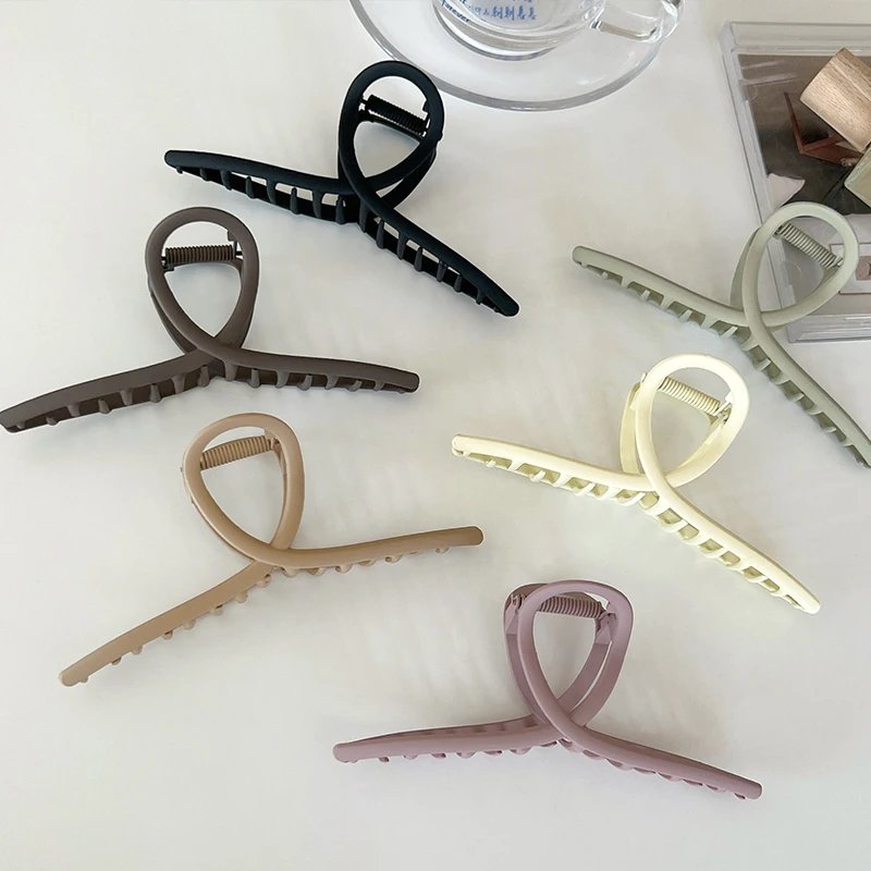 Super large metal clip women 2023 new hair volume more shark hair clip headdress senior feeling back of the head hair clip