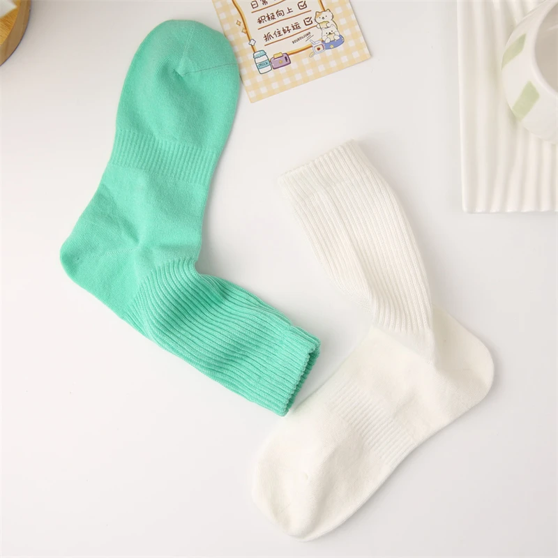 New Women\'s Socks Warm Simple Green Solid Color Crew Socks For Men Breathable Sport Unisex Socks White Comfort Casual Couple