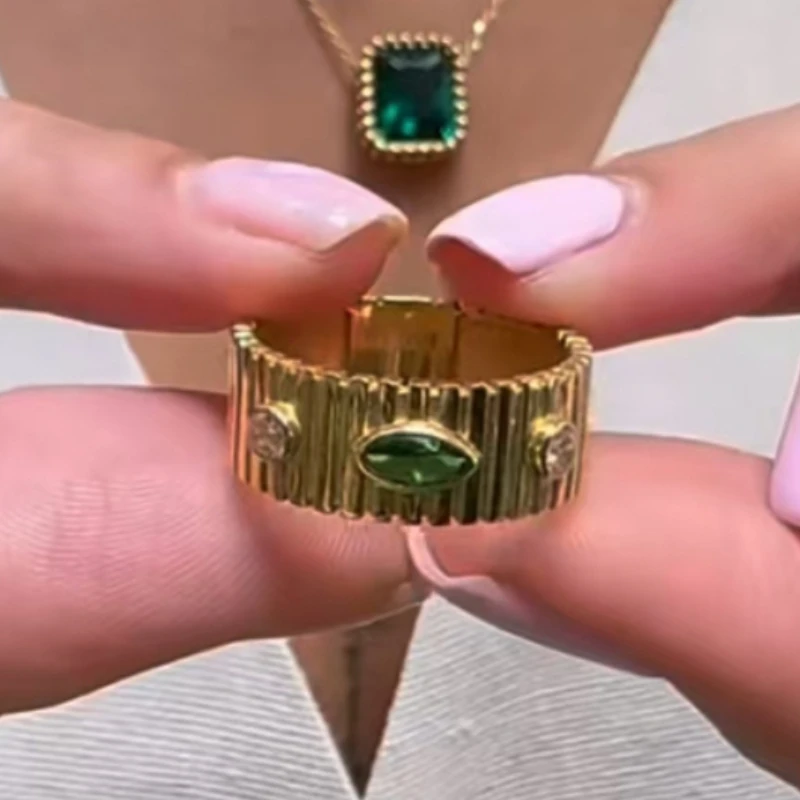 Vintage Eye Shaped Green Zircon Ring for Women Stainless Steel Gear Surface Ring Party Jewelry