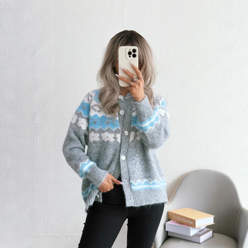 

New Fashionable Contrast Sweater