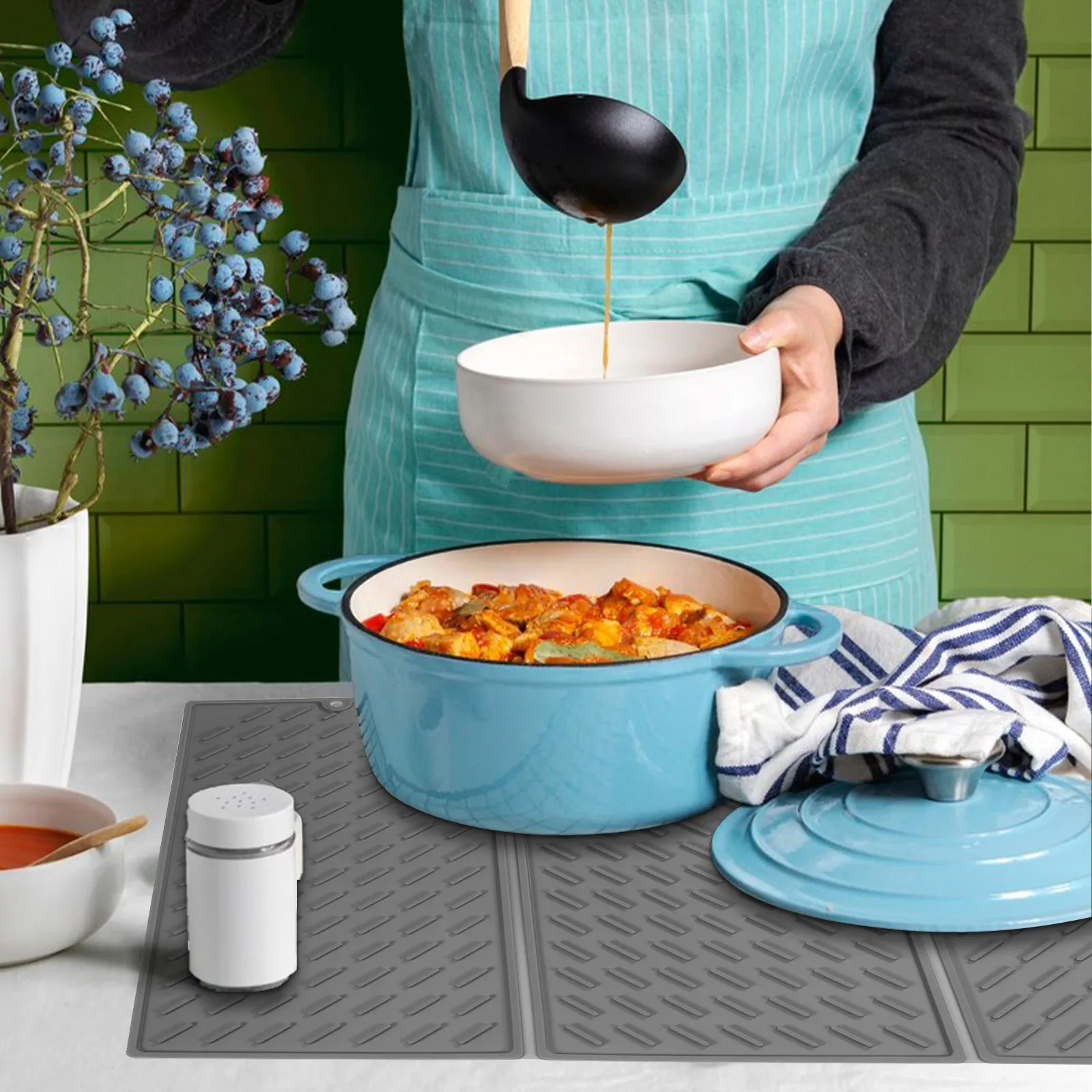 

Silicone Dish Drying Pad Foldable Flexible Kitchen Drainer Mat Protective Heat Resistant Mat for Hot Pots Counter